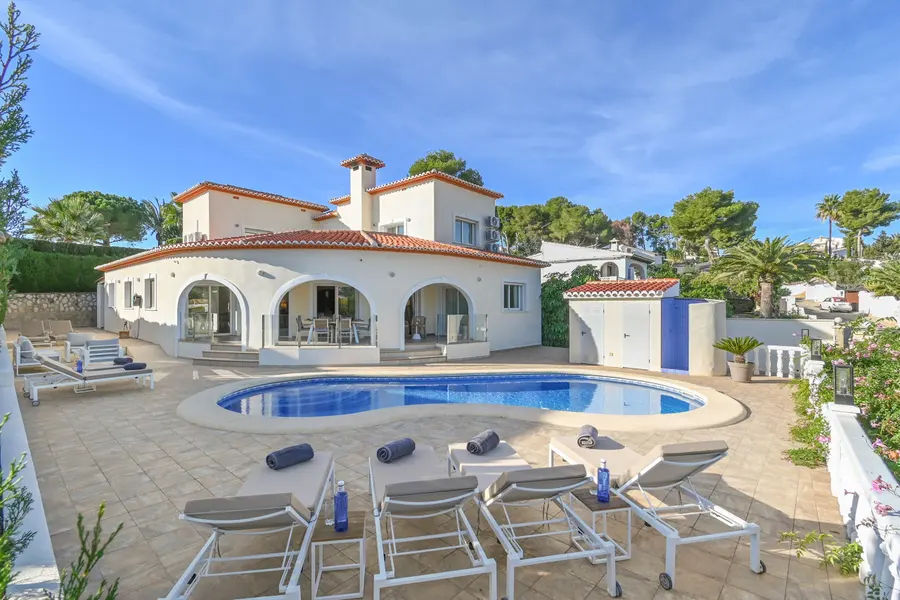 Casa Alma de Moraira, mediterrane villa met niervormig privézwembad